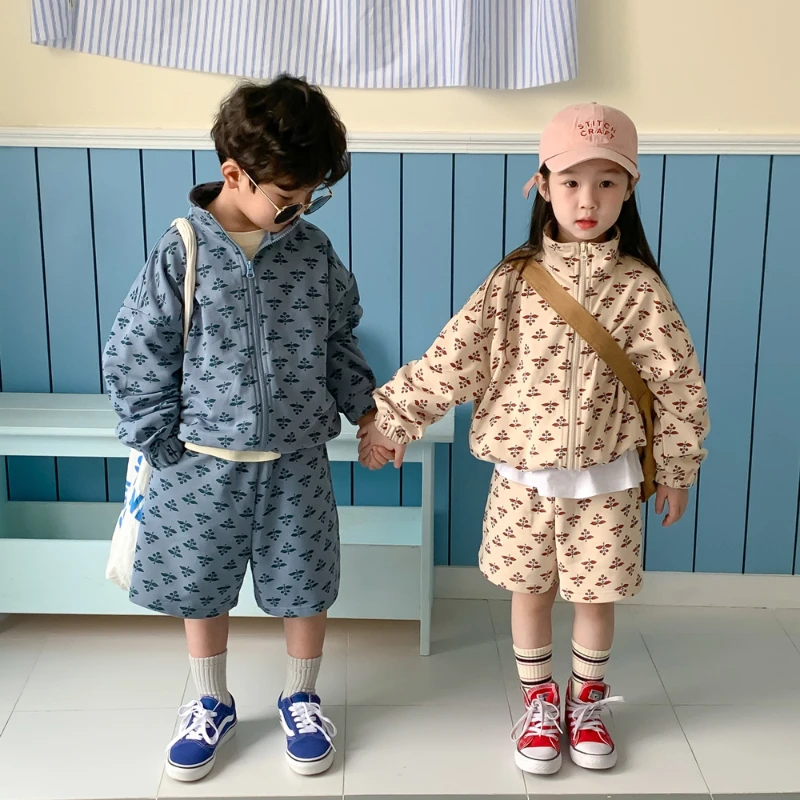 Children's suit Spring boys and girls zipper stand-up collar jacket + shorts suit children's full print 2pcs set
Children's suit Spring boys and girls zipper stand-up collar jacket + shorts suit children's full print 2pcs set