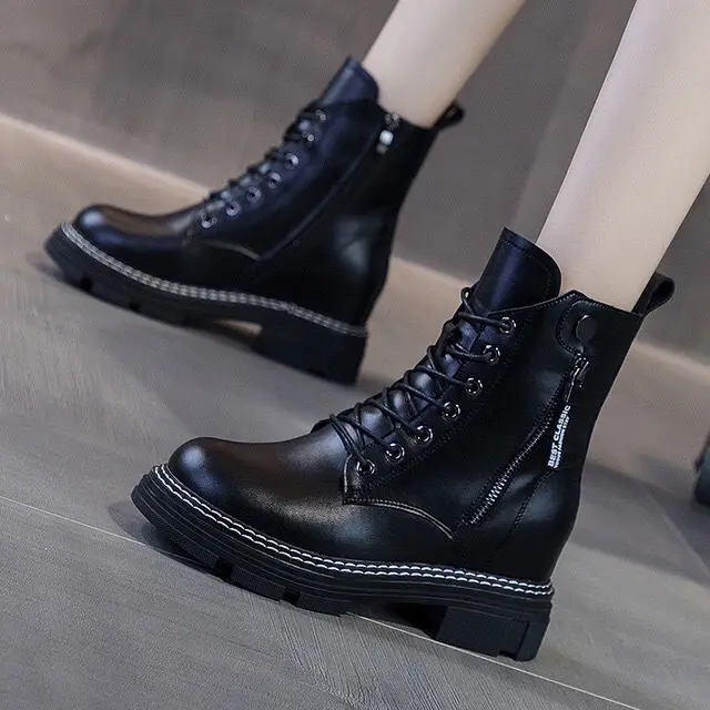 Increased in the popular logo Martin boots tide female 2021 New England wind short boots joker ins platform boots in fashion
Increased in the popular logo Martin boots tide female 2021 New England wind short boots joker ins platform boots in fashion