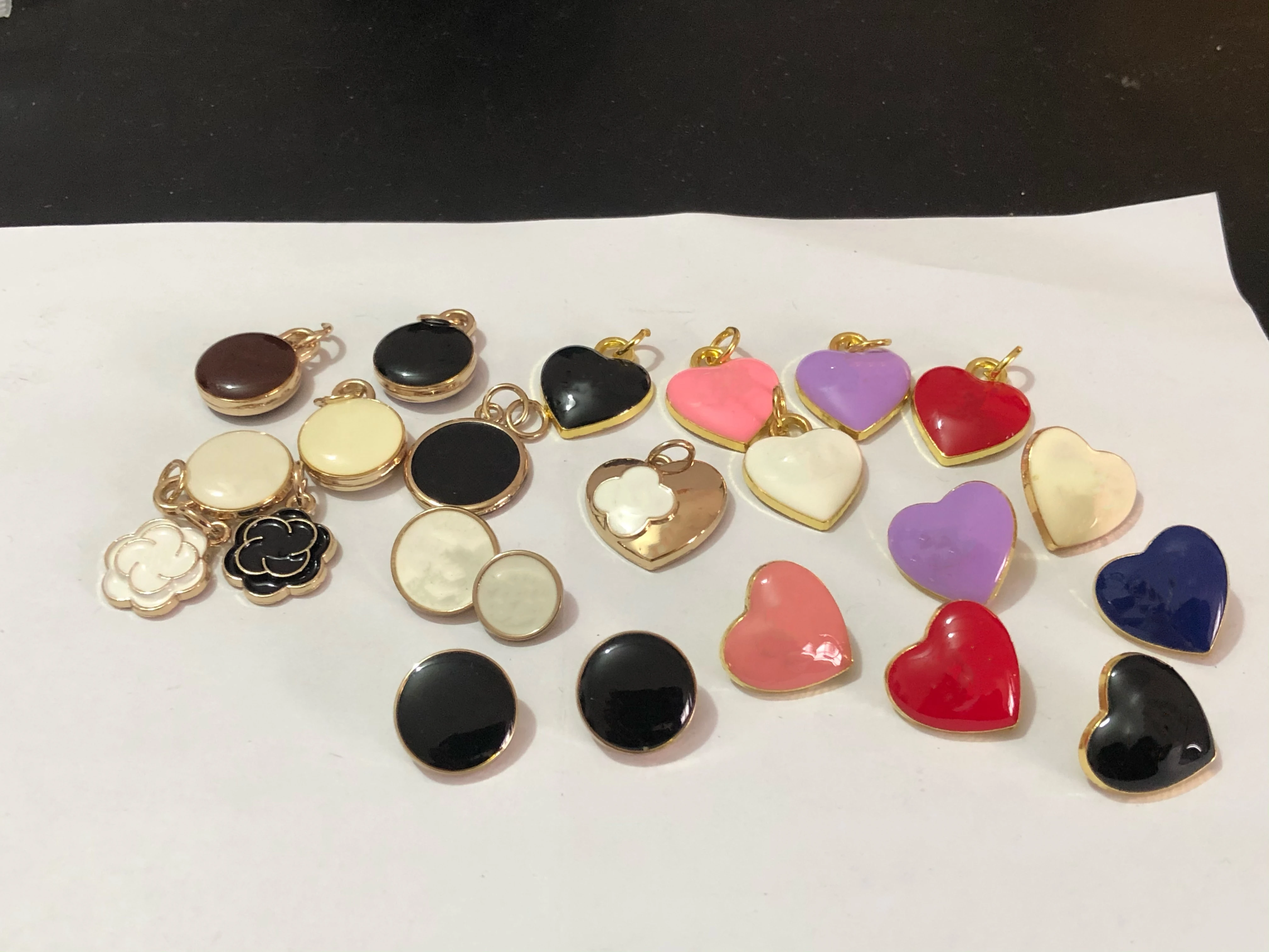 17mm metal button new small fragrance peach heart black and white pink hangtag Pendant Necklace decorative DIY button
17mm metal button new small fragrance peach heart black and white pink hangtag Pendant Necklace decorative DIY button