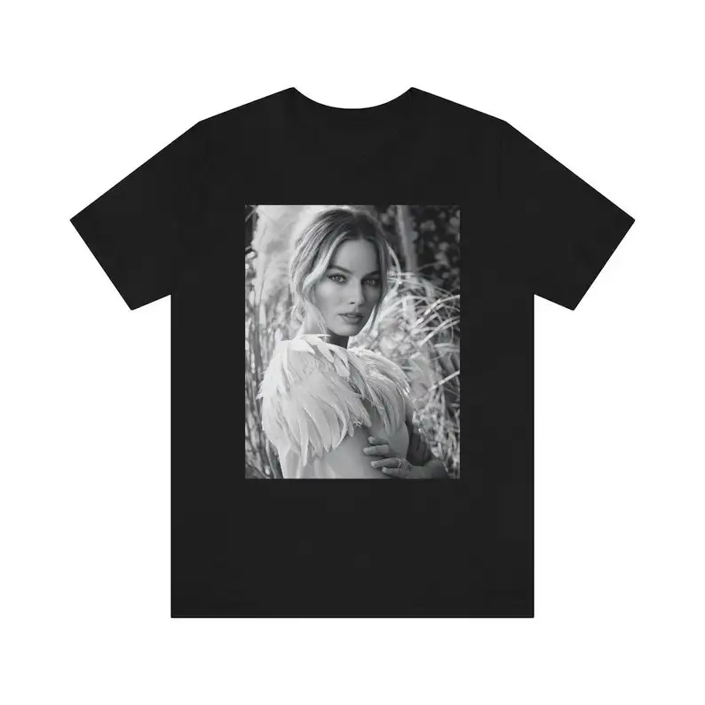 Margot Robbie T-Shirt Aesthetic Premium men Crew Neck T-Shirt Aesthetic Clothing Birthday Gift Minimalist Streetwear Tee
Margot Robbie T-Shirt Aesthetic Premium men Crew Neck T-Shirt Aesthetic Clothing Birthday Gift Minimalist Streetwear Tee