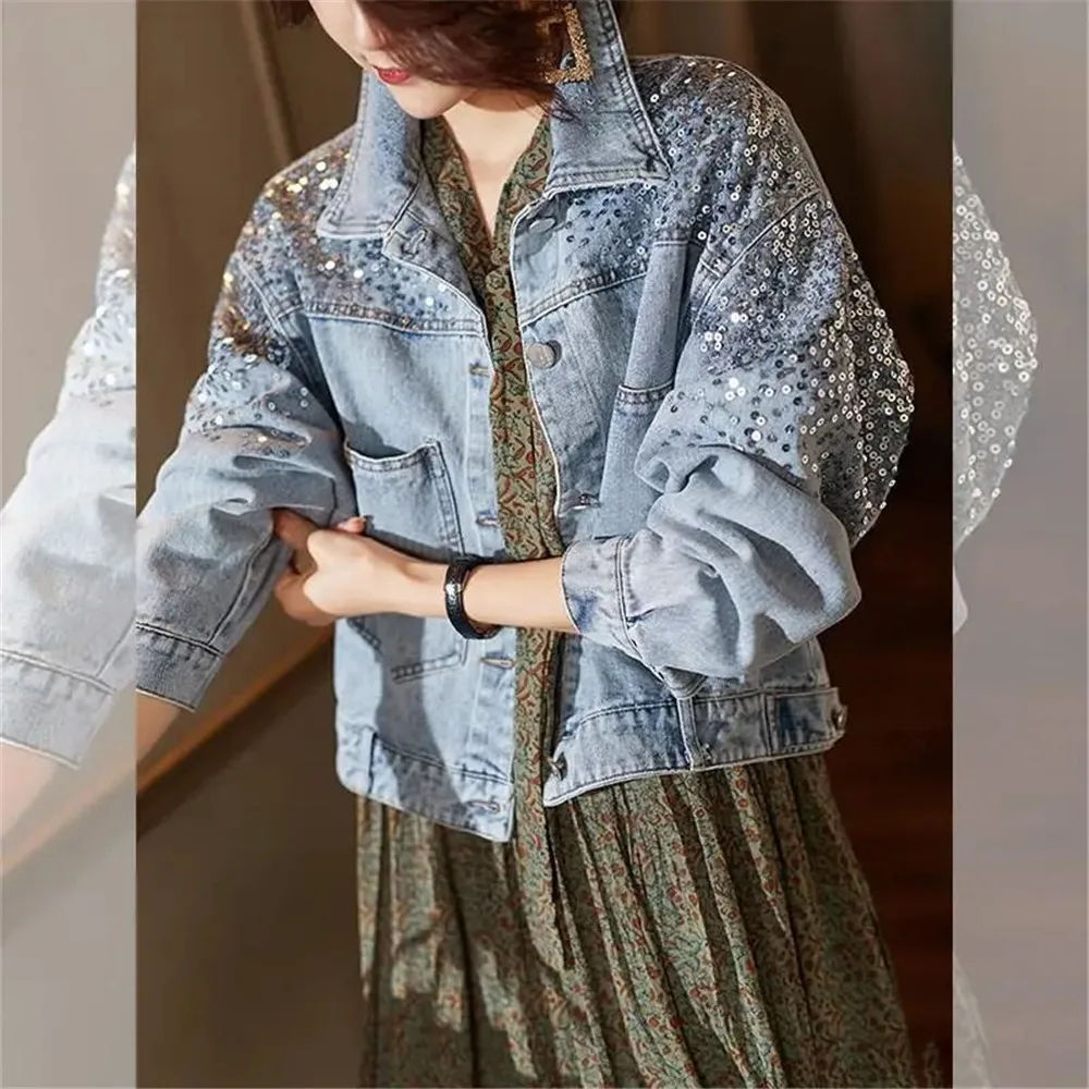 Fashion Sequins Short Denim Jacket Women Vintage Back Buttons Loose Casual Girls Coats 2022 Korean Blue Jean Jacket Streewear
Fashion Sequins Short Denim Jacket Women Vintage Back Buttons Loose Casual Girls Coats 2022 Korean Blue Jean Jacket Streewear