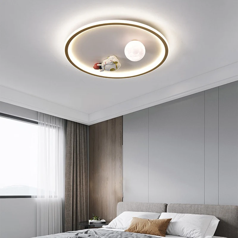 Детская комната лампа Луна потолочный светильник креативный блеск астронавт Освещение современная светодиодная планета спальня лампы
Детская комната лампа Луна потолочный светильник креативный блеск астронавт Освещение современная светодиодная планета спальня лампы