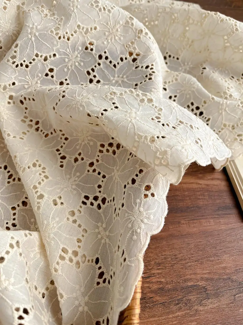 Вышивка из чистого хлопка, полое хлопковое полотно, одежда абрикосового цвета, Женская Скатерть «сделай сам», дверная занавеска, декоративная ткань
Вышивка из чистого хлопка, полое хлопковое полотно, одежда абрикосового цвета, Женская Скатерть «сделай сам», дверная занавеска, декоративная ткань