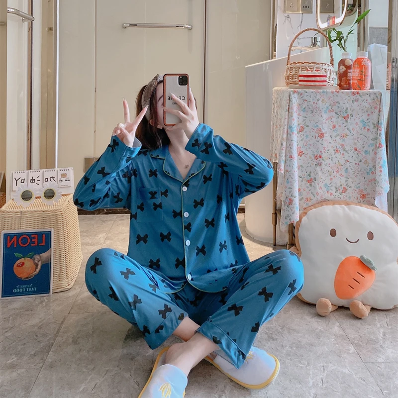 New summer pajamas women's thin lapel cardigan double-length milk silk cartoon casual suit women's home wear spring and autumn
New summer pajamas women's thin lapel cardigan double-length milk silk cartoon casual suit women's home wear spring and autumn