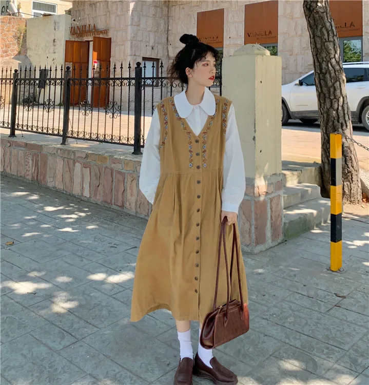 Long Midi Suspender Skirt Teen Girls Japanese Vintage Preppy Style Embroidery V-Neck Buttons Overalls Skirt Corduroy Jumpsuits
Long Midi Suspender Skirt Teen Girls Japanese Vintage Preppy Style Embroidery V-Neck Buttons Overalls Skirt Corduroy Jumpsuits