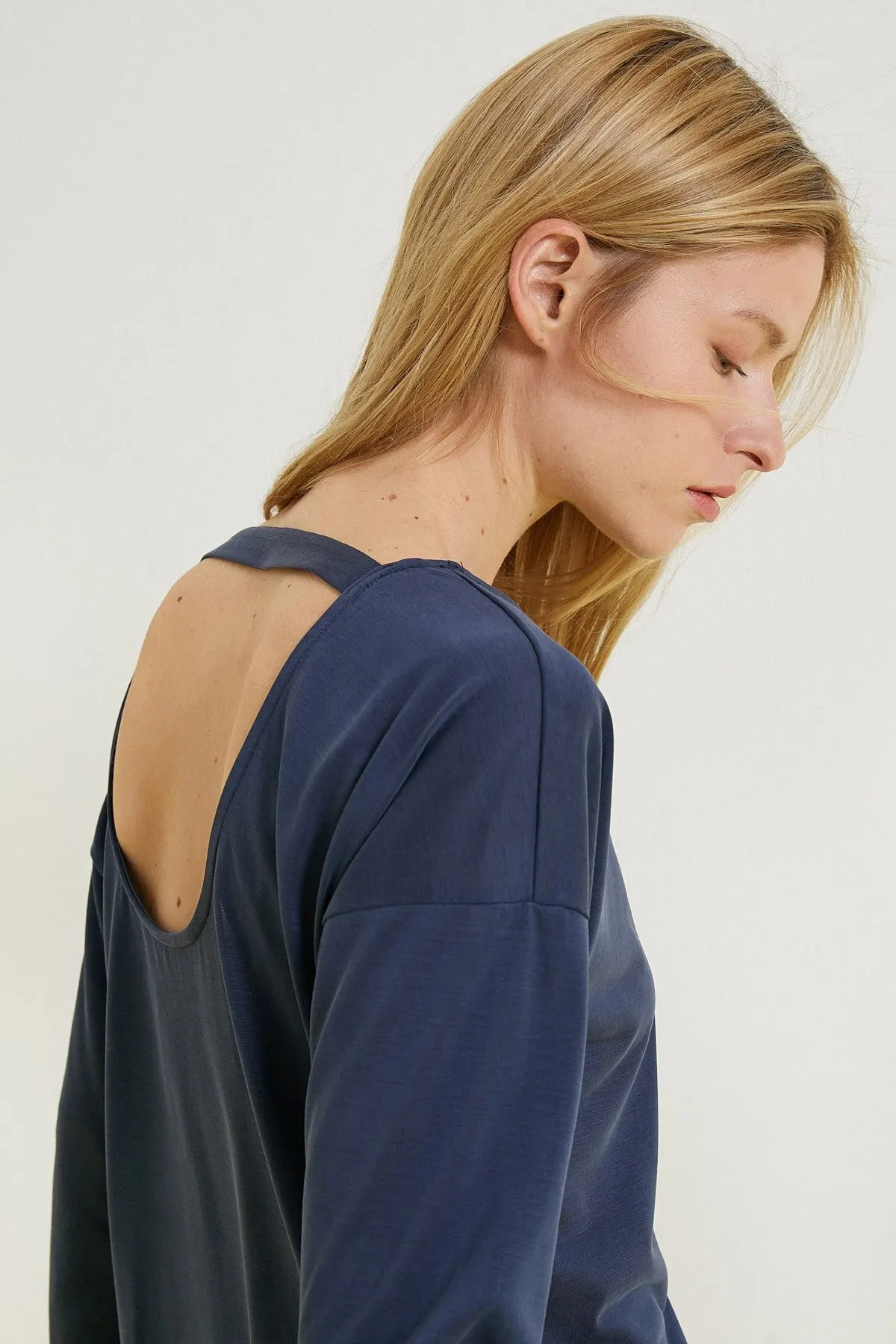 Женская толстовка, темно-синяя футболка, худи, стильные всесезонные 2022 новые дизайнерские пуловеры, толстовки с капюшоном из флиса
Женская толстовка, темно-синяя футболка, худи, стильные всесезонные 2022 новые дизайнерские пуловеры, толстовки с капюшоном из флиса