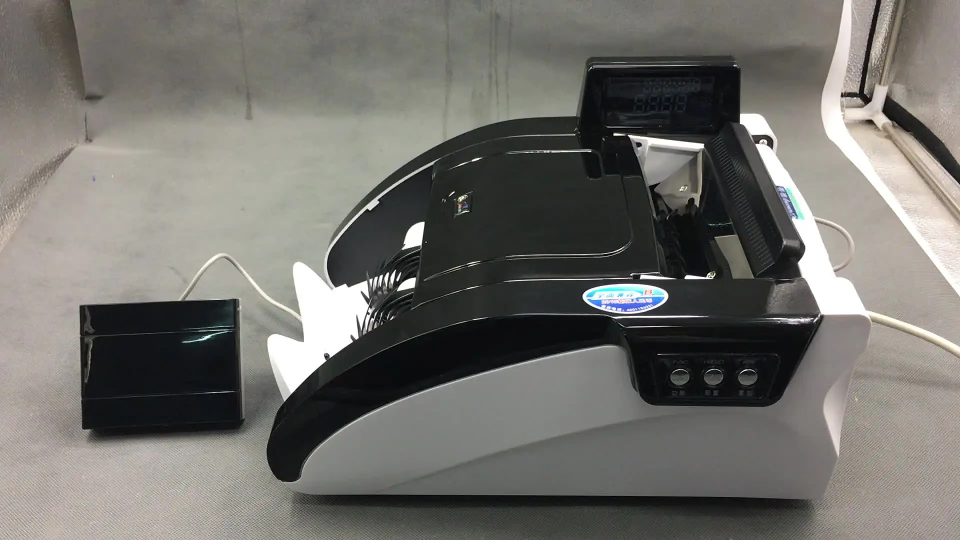 UV bill detector paper india money cash counting machine multi currency counting machine count money
UV bill detector paper india money cash counting machine multi currency counting machine count money
