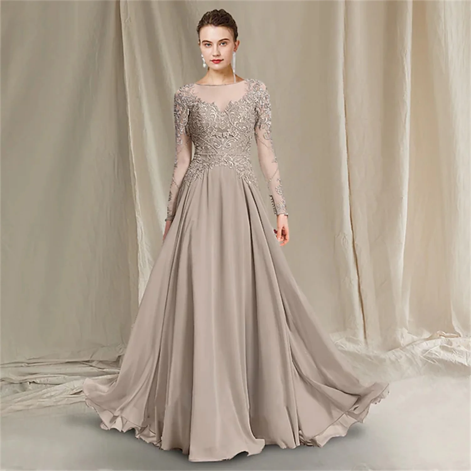 Chiffon Luxurious A-Line Mother of the Bride Dress Elegant Jewel Neck Floor Length Lace Long Sleeve with Pleats Appliques
Chiffon Luxurious A-Line Mother of the Bride Dress Elegant Jewel Neck Floor Length Lace Long Sleeve with Pleats Appliques