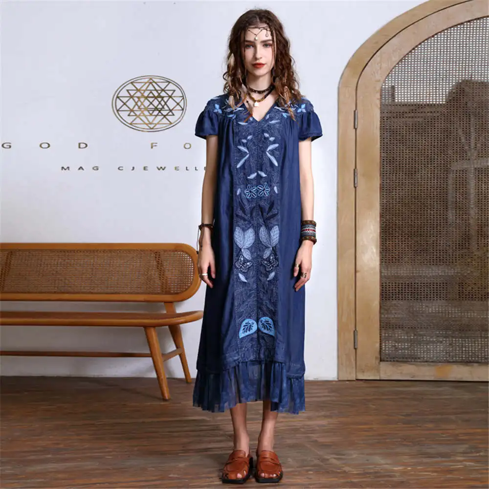 2022 Women Fashion Loose Denim V-neck Embroidered Tencel Dress Female Elegant Vintage Mesh Stitching Midi Dress Clothes
2022 Women Fashion Loose Denim V-neck Embroidered Tencel Dress Female Elegant Vintage Mesh Stitching Midi Dress Clothes