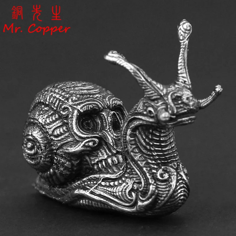 White Brass Skull Snail Model Toy Desk Decoration Crafts Metal Copper Nickel Alloy Animal Figurine Miniature Home Decor Ornament
White Brass Skull Snail Model Toy Desk Decoration Crafts Metal Copper Nickel Alloy Animal Figurine Miniature Home Decor Ornament