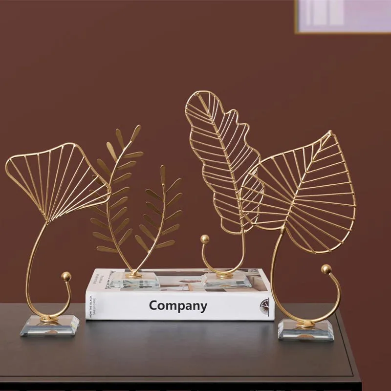 Iron Leaf Retro Ornaments Light Luxury Crystal Bottom Ginkgo Leaf Nordic Home Craft Living Room Desktop Decoration Accessories
Iron Leaf Retro Ornaments Light Luxury Crystal Bottom Ginkgo Leaf Nordic Home Craft Living Room Desktop Decoration Accessories
