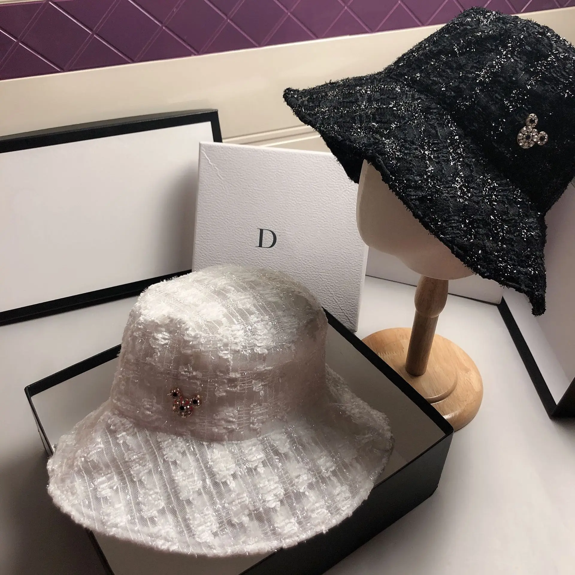 The New Bright Silk Plaid Fisherman Cap Cartoon Mickey Basin Of Bud Silk Screen Cap The Outdoor Waste Their Folding Leisure Cap
The New Bright Silk Plaid Fisherman Cap Cartoon Mickey Basin Of Bud Silk Screen Cap The Outdoor Waste Their Folding Leisure Cap