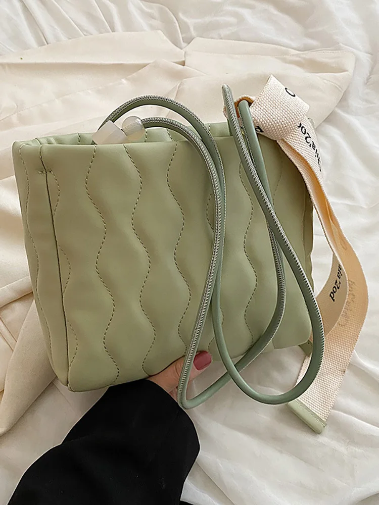 Women's Bag Tote 2022 Fashion Solid Shoulder Bags for Women Casual Female Shopper Luxury Designer Pu Leather Travel Handbags
Women's Bag Tote 2022 Fashion Solid Shoulder Bags for Women Casual Female Shopper Luxury Designer Pu Leather Travel Handbags