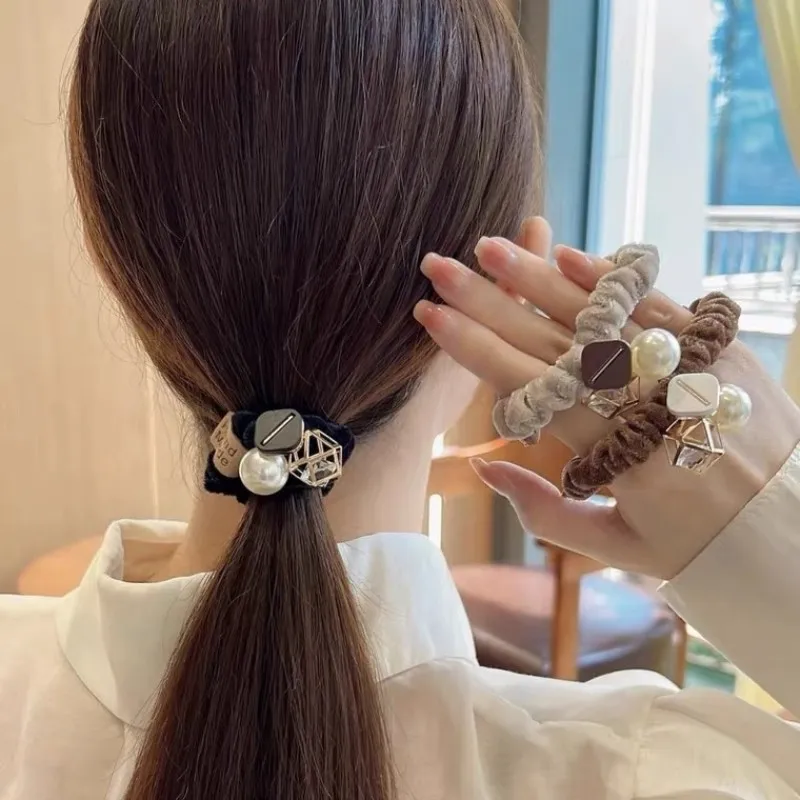 Vintage Velvet Pearl Pendant Small Intestine Hair Ring Geometry Daily All-match Out Casual Bear Cute Hair Accessories Girl
Vintage Velvet Pearl Pendant Small Intestine Hair Ring Geometry Daily All-match Out Casual Bear Cute Hair Accessories Girl