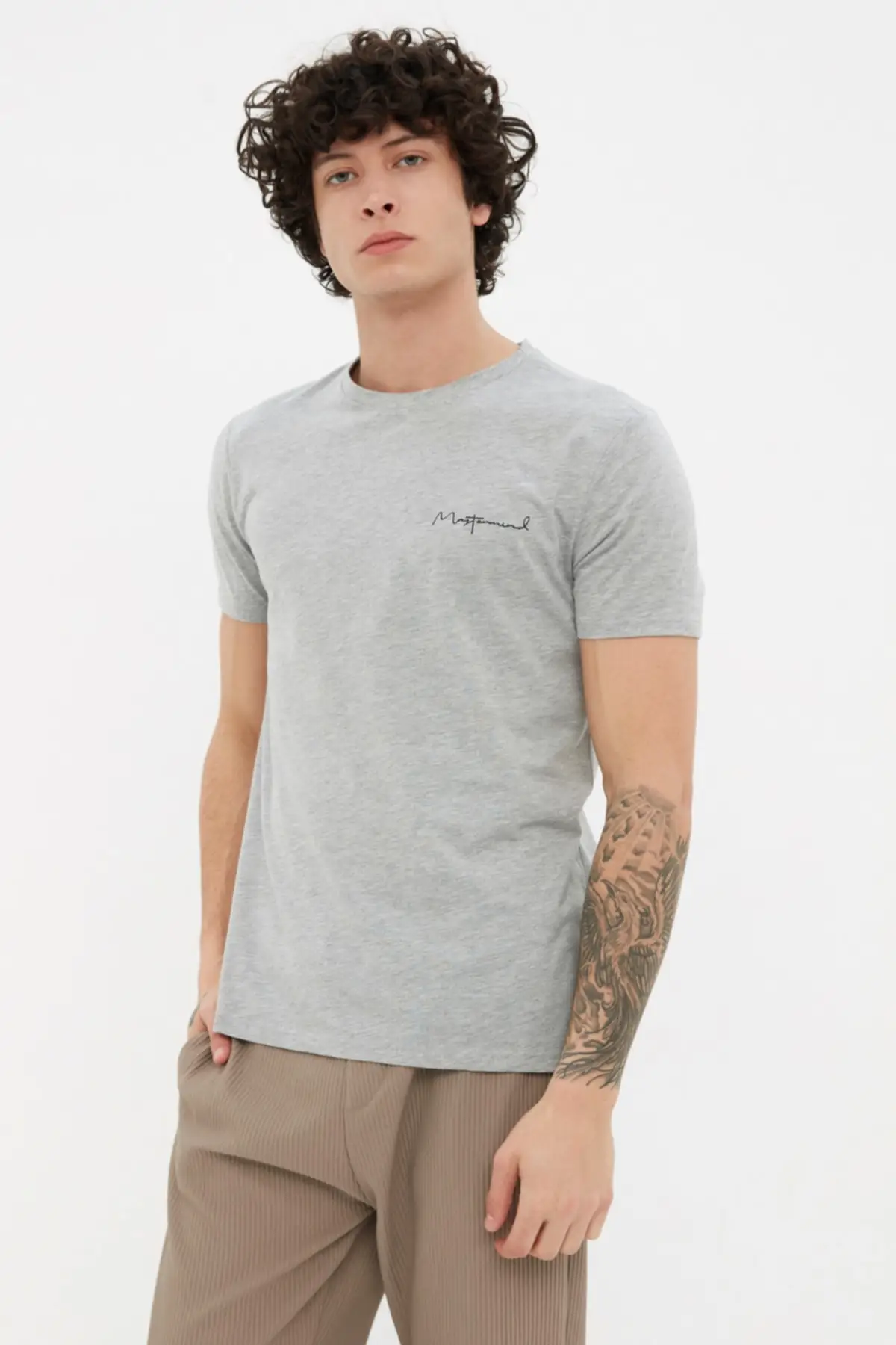 Мужская приталенная футболка с коротким рукавом и принтом
Мужская приталенная футболка с коротким рукавом и принтом