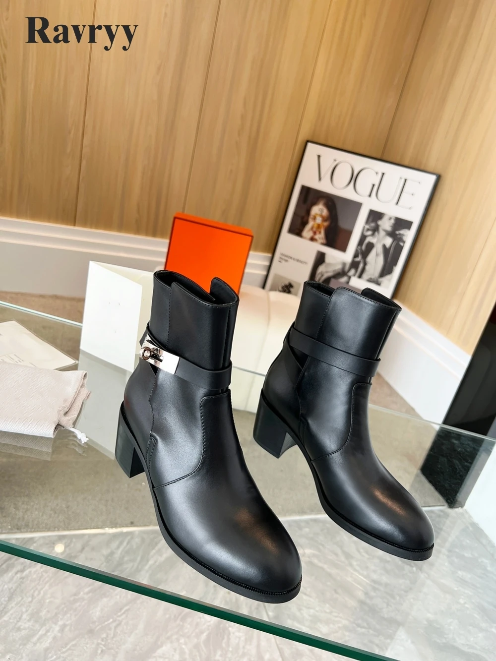 Genuine Leather Glossy/Matte Buckle Decorate Short Boots 2023 Winter New Short Plush Slip On Boots Christmas Wild Solid Boots
Genuine Leather Glossy/Matte Buckle Decorate Short Boots 2023 Winter New Short Plush Slip On Boots Christmas Wild Solid Boots