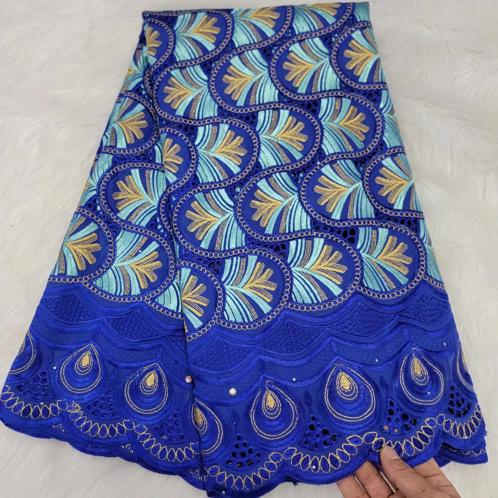 Royal Blue Nigerian Garment Material 2022 High Quality Swiss Voile Lace Holes Design African Cotton Lace Fabric With Stone Sew
Royal Blue Nigerian Garment Material 2022 High Quality Swiss Voile Lace Holes Design African Cotton Lace Fabric With Stone Sew