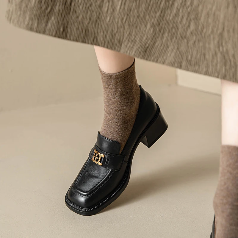 Heihaian Retro Loafers Spring 2023 A Versatile Women's Shoe With A Square Toe And Metallic Trim
Heihaian Retro Loafers Spring 2023 A Versatile Women's Shoe With A Square Toe And Metallic Trim