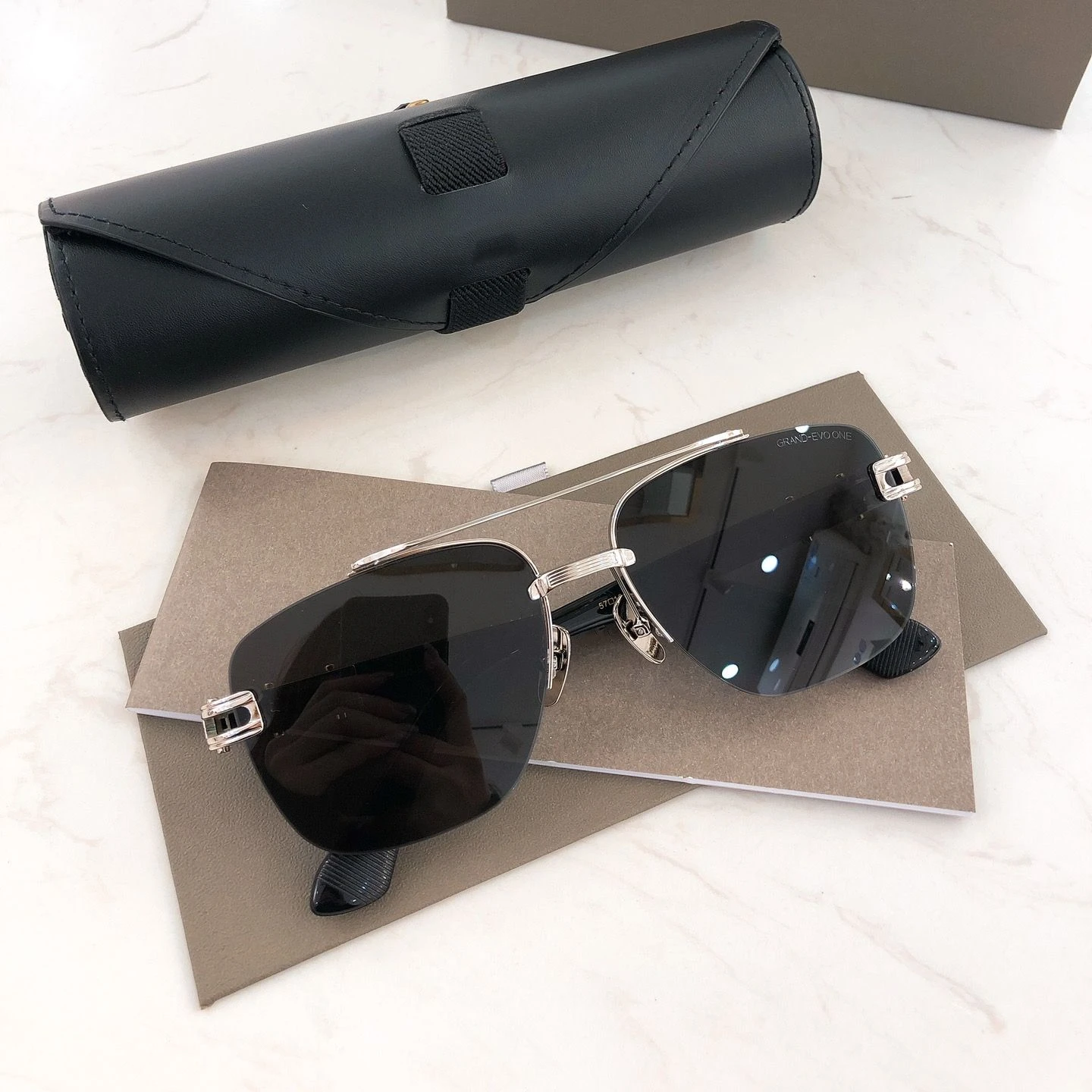 Original Factory GRAND-EVO ONE Series Business Casual Trends Rimless Men Women Sunglasses Vintage UV400 Polarized Couple Eyewear
Original Factory GRAND-EVO ONE Series Business Casual Trends Rimless Men Women Sunglasses Vintage UV400 Polarized Couple Eyewear