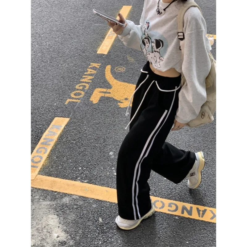 Deeptown Harajuku Sweatpants Women Autumn Vintage Striped Casual Sport Jogger Pants Korean Fashion Loose Trousers Black Preppy
Deeptown Harajuku Sweatpants Women Autumn Vintage Striped Casual Sport Jogger Pants Korean Fashion Loose Trousers Black Preppy