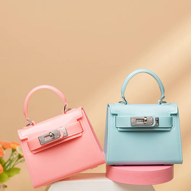 Pattern Chain Crossbody Bag For Women PU Leather Shoulder Bag Small Flap Bag Elegant Messenger Bag Designer Lady Purse
Pattern Chain Crossbody Bag For Women PU Leather Shoulder Bag Small Flap Bag Elegant Messenger Bag Designer Lady Purse
