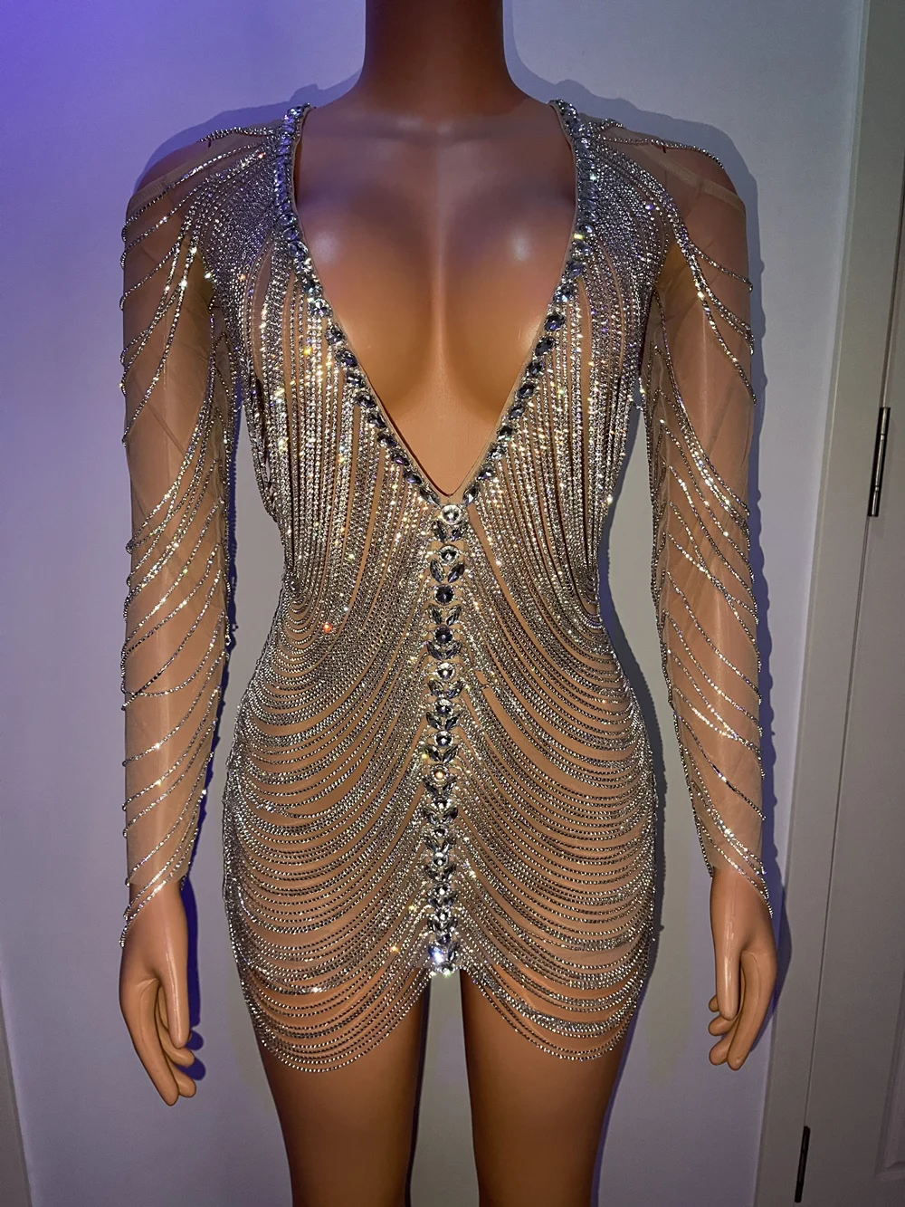 Nightclub Performance See Through Sparkly Rhinestones Chain Short Dress Women Birthday Queen Sexy Outfit Deep V Neck Costume
Nightclub Performance See Through Sparkly Rhinestones Chain Short Dress Women Birthday Queen Sexy Outfit Deep V Neck Costume