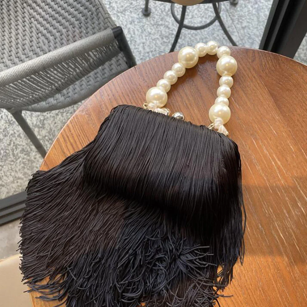 Fashion Tassel Party Purse Handbag Luxury High Level Pearl Chain Clutches Women Evening Dinner Purse Ladies Bride Gift Bags
Fashion Tassel Party Purse Handbag Luxury High Level Pearl Chain Clutches Women Evening Dinner Purse Ladies Bride Gift Bags
