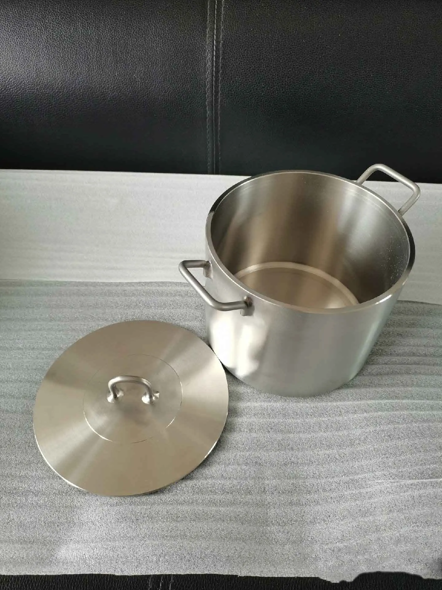 1 шт. высококачественный классический кастрюля из чистого титана с крышкой
1 шт. высококачественный классический кастрюля из чистого титана с крышкой