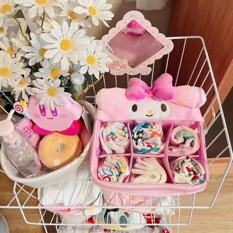Kawaii Sanrio Storage Bag Cartoon Plush Cover Compartment Storage Box Anime Kuromi Melody Girl Home Underwear Socks Storage Box
Kawaii Sanrio Storage Bag Cartoon Plush Cover Compartment Storage Box Anime Kuromi Melody Girl Home Underwear Socks Storage Box