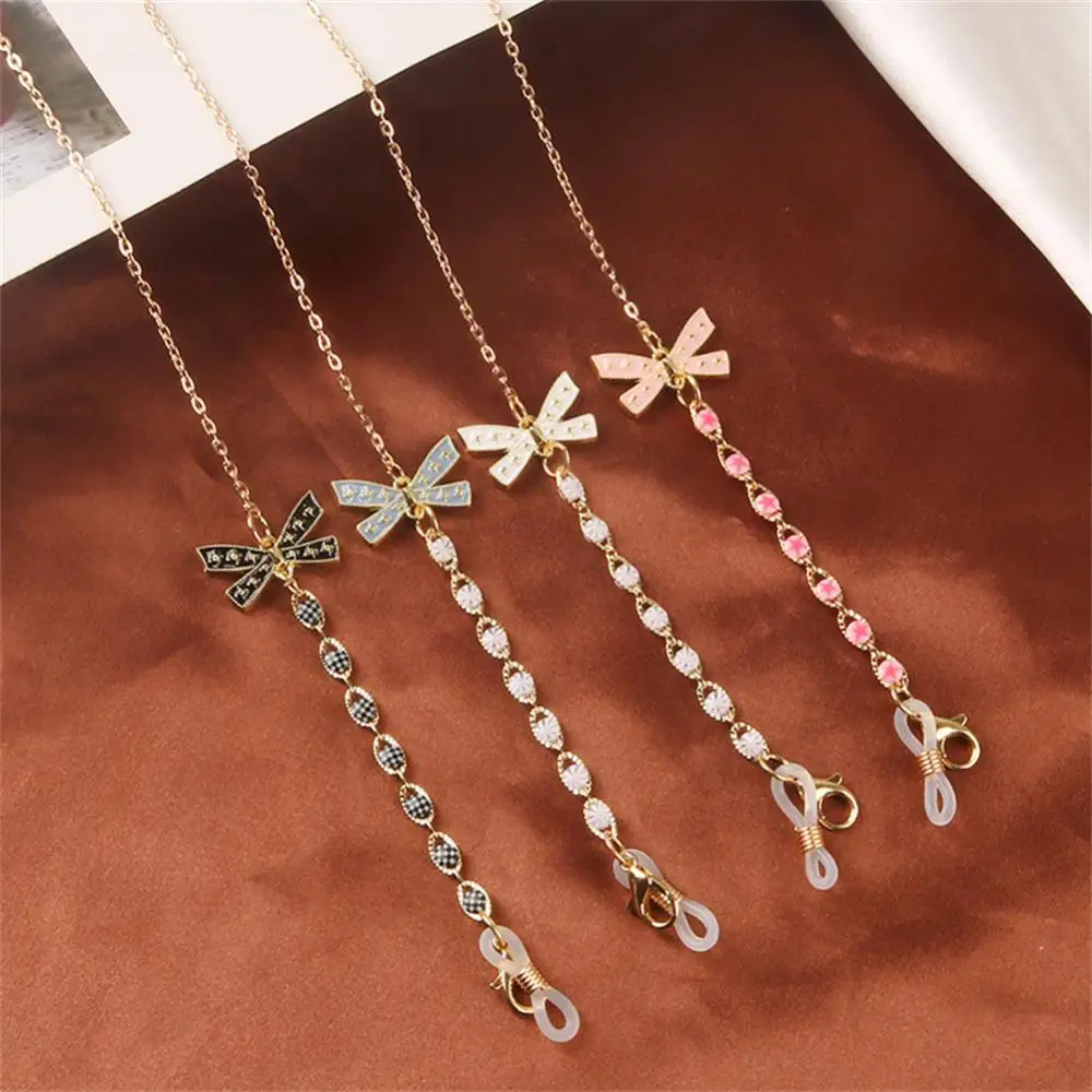 Creative Face Mask Glasses Holder Metal Sunglasses Decorative Chain Hanging Neck Bow Mask Lanyard Exquisite Craftsmanship 70cm
Creative Face Mask Glasses Holder Metal Sunglasses Decorative Chain Hanging Neck Bow Mask Lanyard Exquisite Craftsmanship 70cm