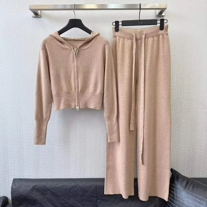 2023 Autumn New Women's Hooded Knitted Cardigan Coat+Loose Floor Sweeper Set Fashion Lazy High Grade Pants Set A10530
2023 Autumn New Women's Hooded Knitted Cardigan Coat+Loose Floor Sweeper Set Fashion Lazy High Grade Pants Set A10530