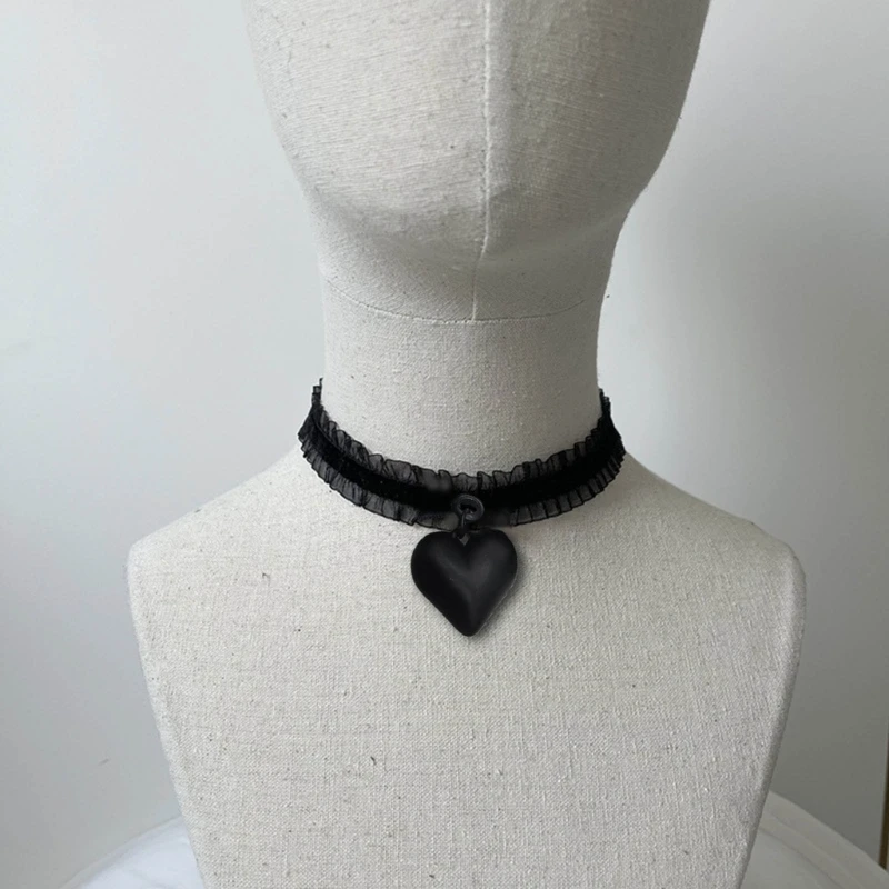 Heart-Shaped Pendant Choker Necklace Vintage Soft Fabric Chain Heart Collar Fashionable Accessory for Women and Girls
Heart-Shaped Pendant Choker Necklace Vintage Soft Fabric Chain Heart Collar Fashionable Accessory for Women and Girls