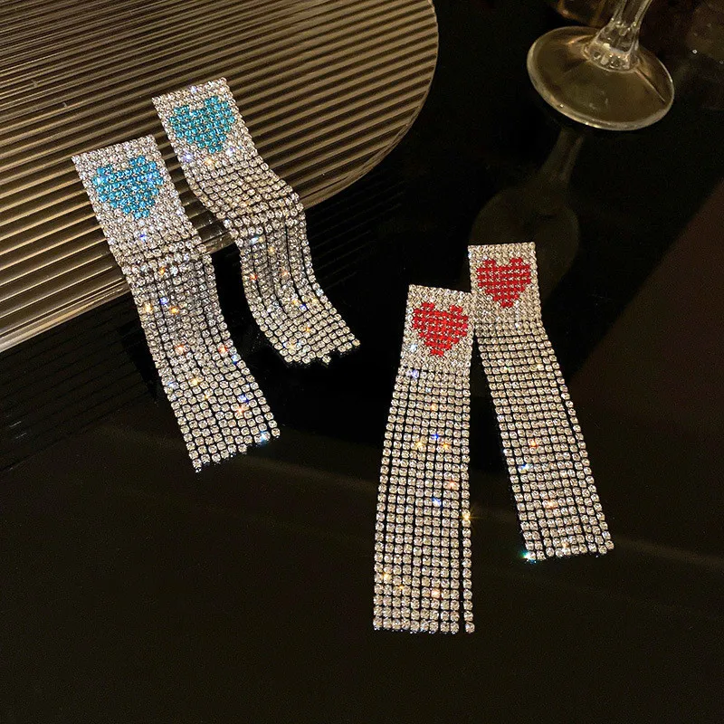 FYUAN New Long Tassel Full Rhinestone Drop Earrings for Women Red Love Heart Pattern Crystal Dangle Earrings Party Jewelry Gifts
FYUAN New Long Tassel Full Rhinestone Drop Earrings for Women Red Love Heart Pattern Crystal Dangle Earrings Party Jewelry Gifts