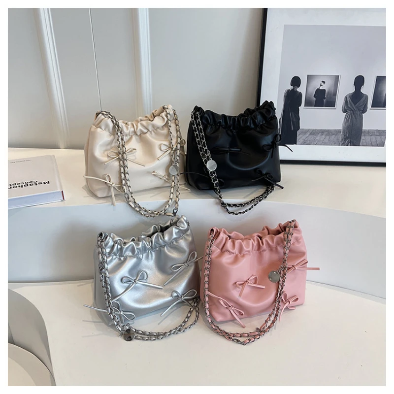 Милая Маленькая женская сумка через плечо с бантом, серебристая сумка 2023 стиля, кожаная сумка через плечо, бумажник из искусственной кожи 
Милая Маленькая женская сумка через плечо с бантом, серебристая сумка 2023 стиля, кожаная сумка через плечо, бумажник из искусственной кожи