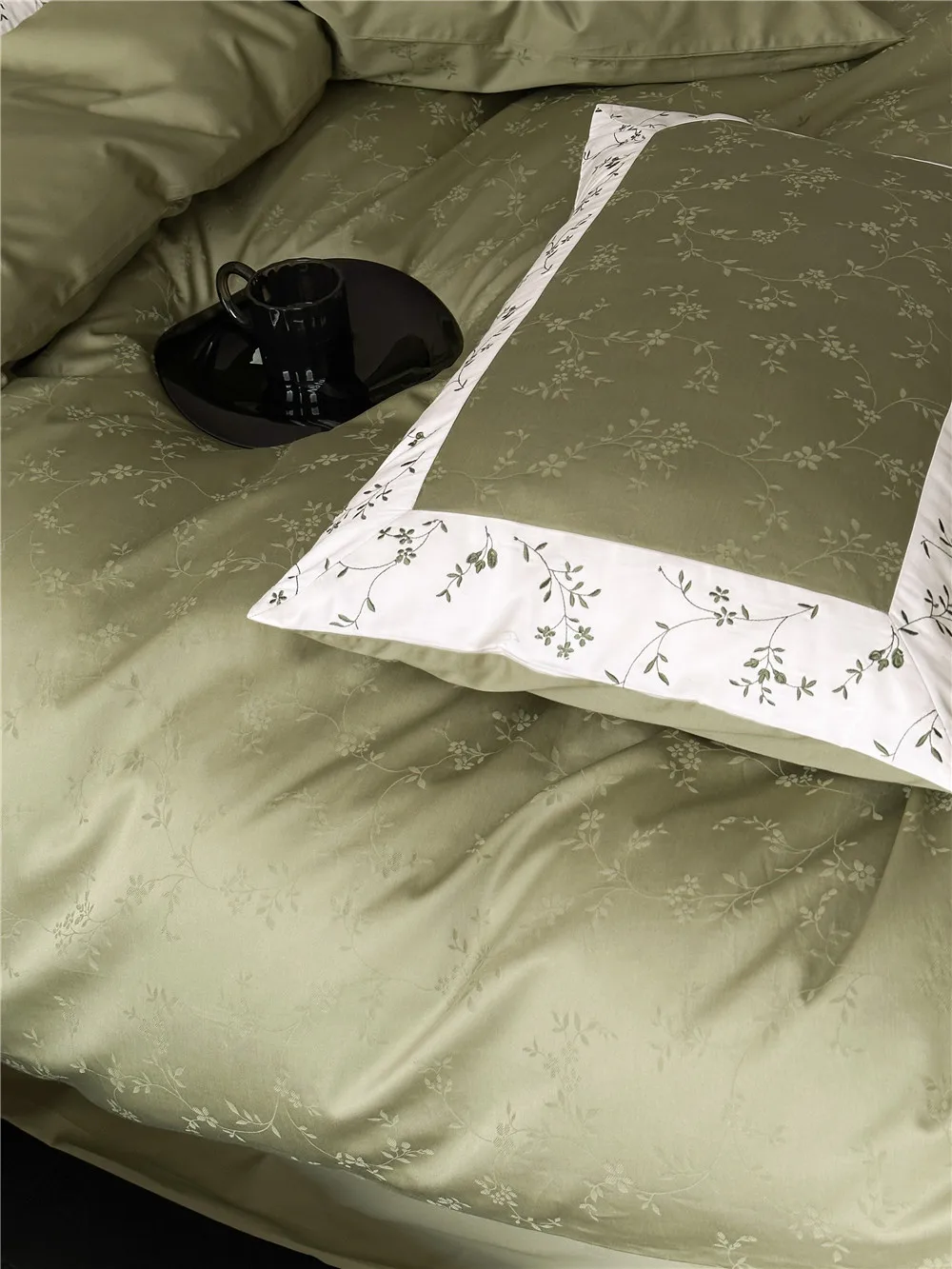 Rose and Tree Shadow 100 Long-Staple Cotton Four-Piece Cotton Pure Cotton Plant Jacquard Quilt Cover French Entry Lux Bedding
Rose and Tree Shadow 100 Long-Staple Cotton Four-Piece Cotton Pure Cotton Plant Jacquard Quilt Cover French Entry Lux Bedding