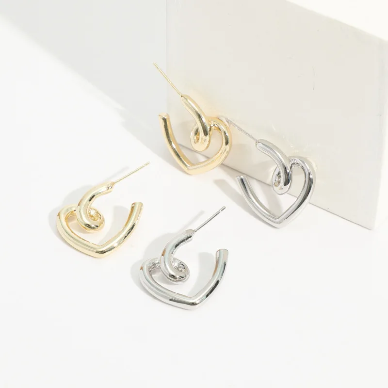2022 New Fashion Women Simple Geometric Twisted Mental Heart Earring Women Sexy Party Twisted Mental Heart Earring Jewerly
2022 New Fashion Women Simple Geometric Twisted Mental Heart Earring Women Sexy Party Twisted Mental Heart Earring Jewerly
