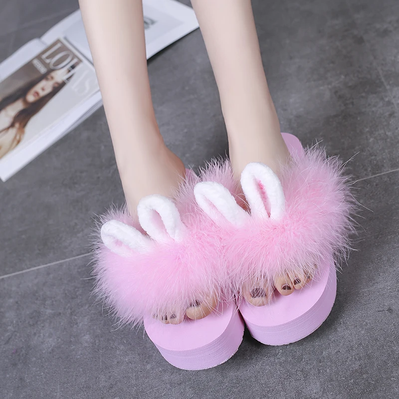 Shoes On A Wedge Ladies' Slippers Rubber Flip Flops Luxury Slides Fur Sliders Hawaiian Flat Designer Plush Rome PU Fashion
Shoes On A Wedge Ladies' Slippers Rubber Flip Flops Luxury Slides Fur Sliders Hawaiian Flat Designer Plush Rome PU Fashion