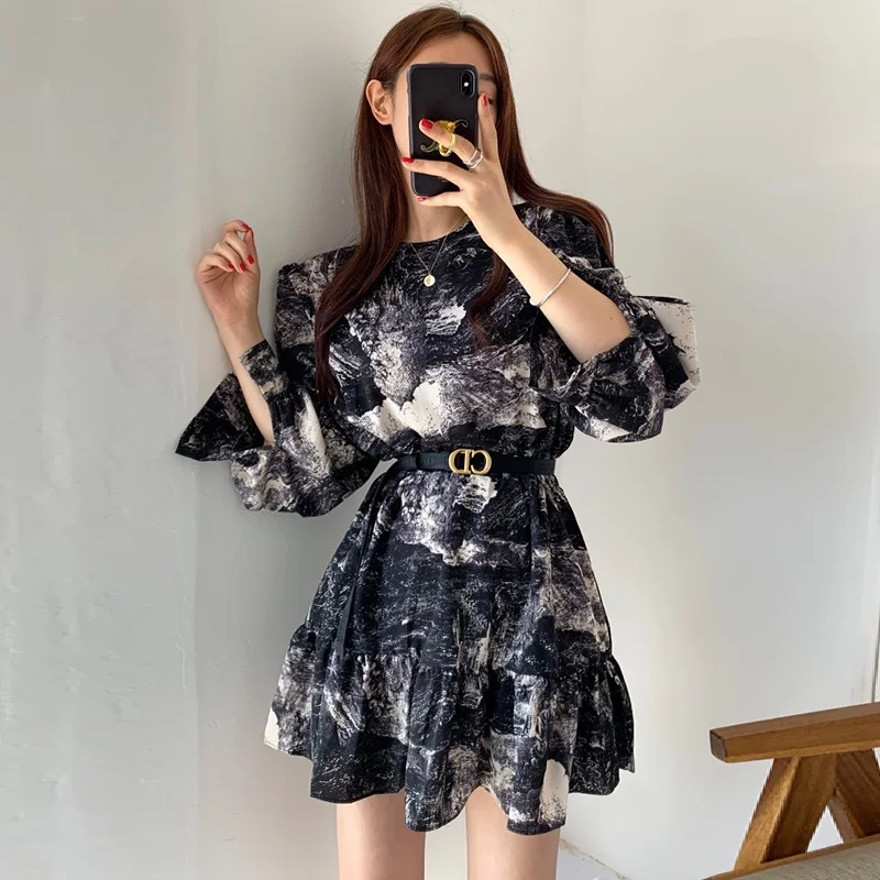 2023 new summer Korean Elegant Ink Printing Dress Women's Vintage O Neck High Waist Lantern Sleeve Ruffle Party Dresses Vestido
2023 new summer Korean Elegant Ink Printing Dress Women's Vintage O Neck High Waist Lantern Sleeve Ruffle Party Dresses Vestido
