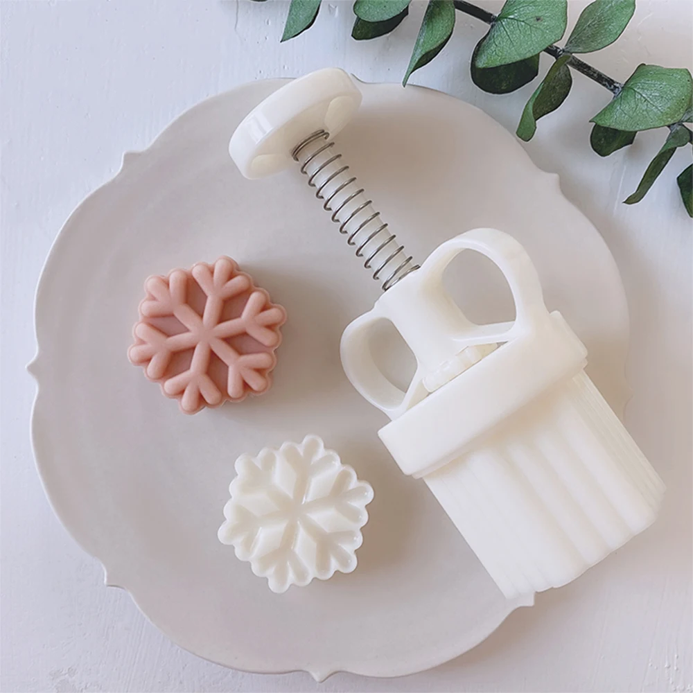 1 Set Moon Cake Mold 3D Snowflake Shape 50g Hand-Pressure Plunger Pastry DIY Baking Tool Winter Festival Party Decoration Tools
1 Set Moon Cake Mold 3D Snowflake Shape 50g Hand-Pressure Plunger Pastry DIY Baking Tool Winter Festival Party Decoration Tools