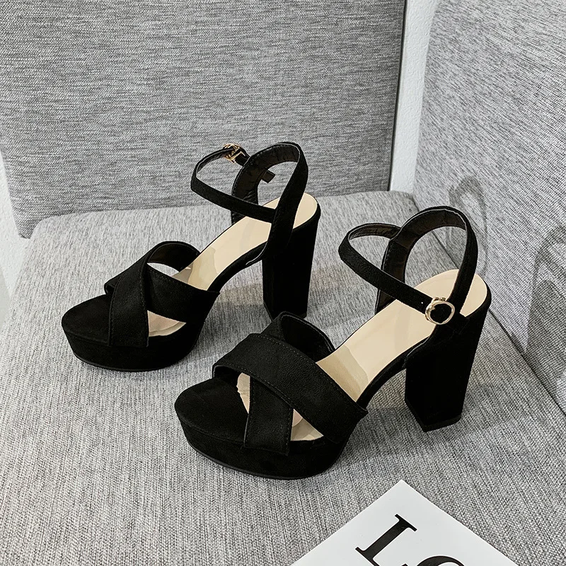 Low Sandals Woman Leather Large Size Block Heels 2022 Summer Shoes Buckle Strap Suit Female Beige Low-heeled Big Chunky Fashion
Low Sandals Woman Leather Large Size Block Heels 2022 Summer Shoes Buckle Strap Suit Female Beige Low-heeled Big Chunky Fashion
