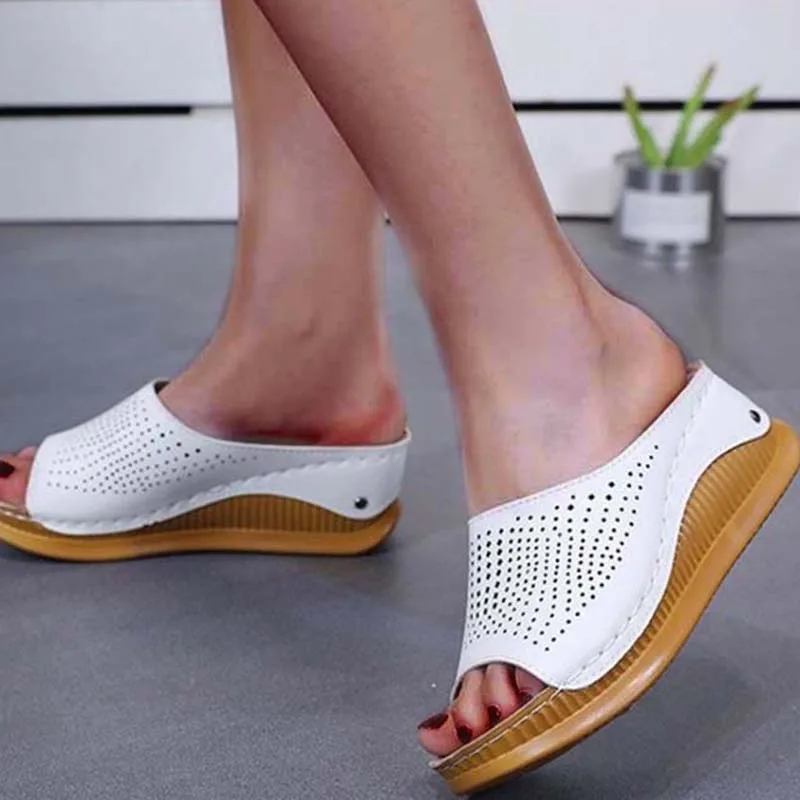 Женские босоножки в римском стиле, повседневные сандалии на танкетке, мягкая обувь, модные брендовые туфли на танкетке для женщин, лето 2022
Женские босоножки в римском стиле, повседневные сандалии на танкетке, мягкая обувь, модные брендовые туфли на танкетке для женщин, лето 2022