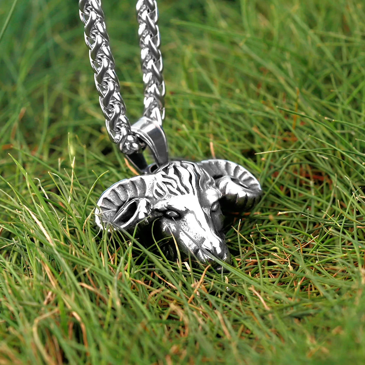 Fashion Satan Ram Necklace Men's Stainless Steel Goat Head Hip-hop Biker Long Chain Pendant Necklace Vintage Charm Jewelry Gift
Fashion Satan Ram Necklace Men's Stainless Steel Goat Head Hip-hop Biker Long Chain Pendant Necklace Vintage Charm Jewelry Gift