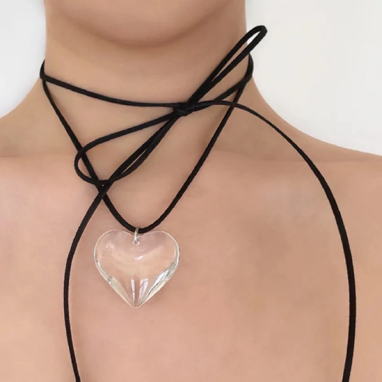 Jewelry pull-out adjustable heart-shaped necklace for women's simple and personalized transparent love pendant necklace
Jewelry pull-out adjustable heart-shaped necklace for women's simple and personalized transparent love pendant necklace