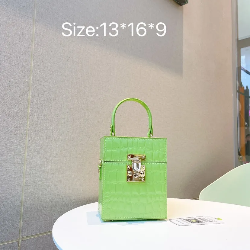 Women's Bag 2023 New Korean Internet Celebrity Candy Color Snake Pattern Lock Chain Box Bag Portable Shoulder Messenger Bag
Women's Bag 2023 New Korean Internet Celebrity Candy Color Snake Pattern Lock Chain Box Bag Portable Shoulder Messenger Bag