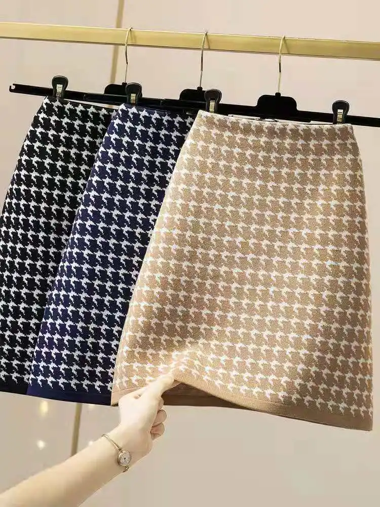 Осенняя женская вязаная клетчатая юбка в стиле скелета с высокой талией и надписью alpha word, свитер, юбка на ягодицы
Осенняя женская вязаная клетчатая юбка в стиле скелета с высокой талией и надписью alpha word, свитер, юбка на ягодицы