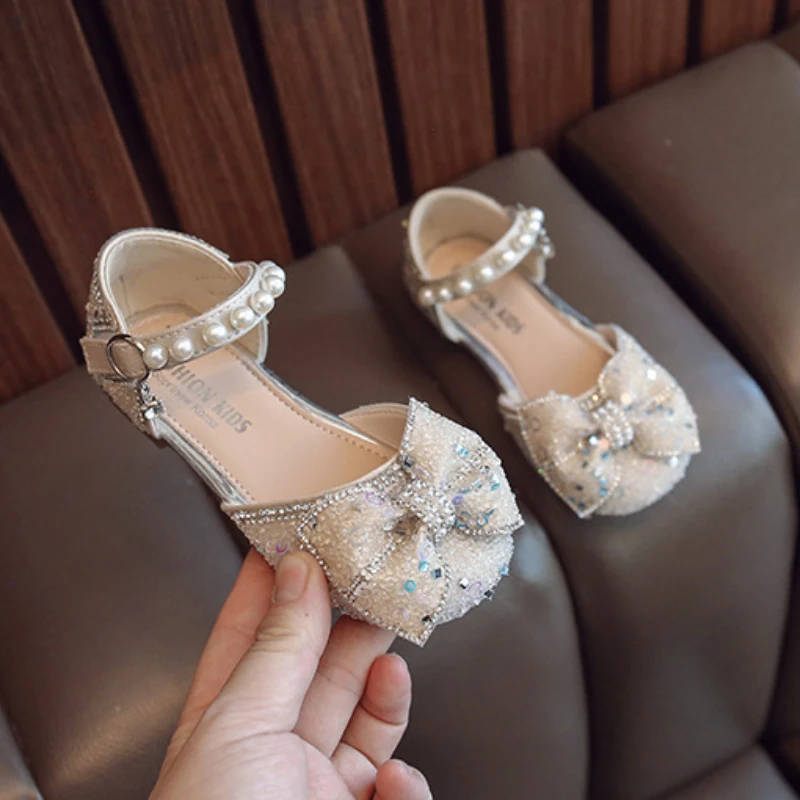 Girls Half Sandals 2023 Summer New Fashion Glitter Bowknot Princess Shoes Kids Soft Sole Dance Shoe Children Performance Shoes 
Girls Half Sandals 2023 Summer New Fashion Glitter Bowknot Princess Shoes Kids Soft Sole Dance Shoe Children Performance Shoes