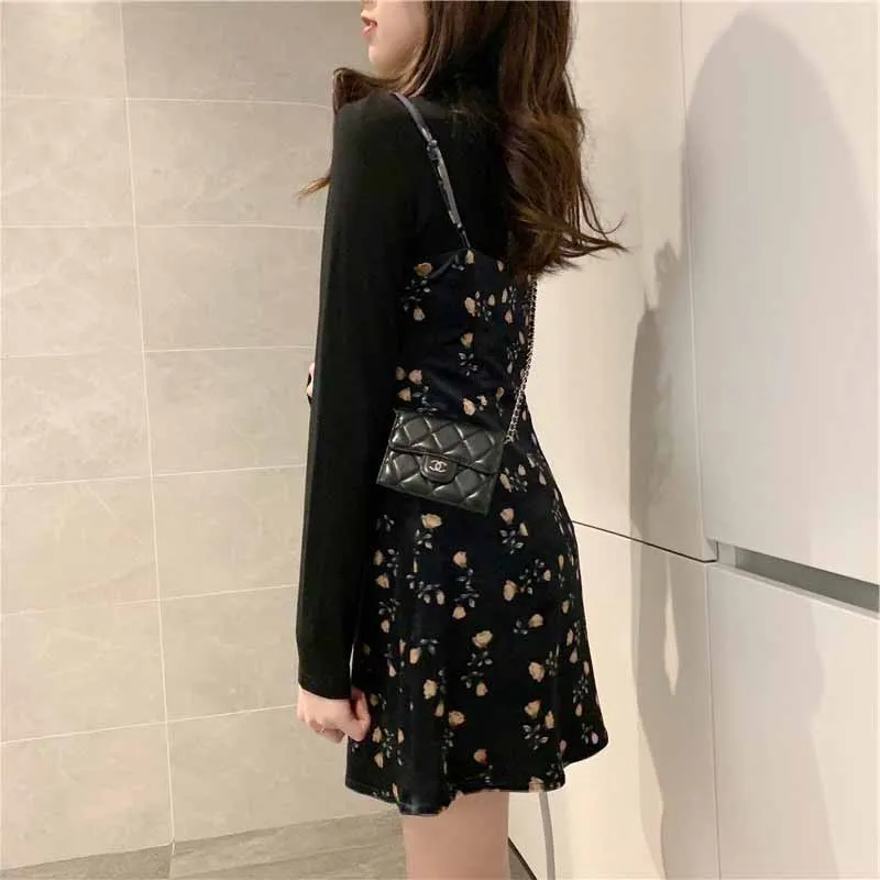 2023 Velvet Floral Sexy Strap Dress Female Fall and Winter French Vintage V-neck High Waist Slim Body Mid-length Base Dresses
2023 Velvet Floral Sexy Strap Dress Female Fall and Winter French Vintage V-neck High Waist Slim Body Mid-length Base Dresses