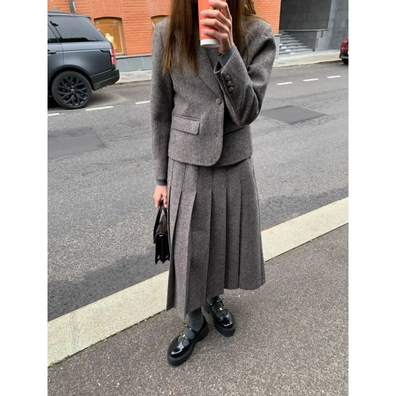 Women's Winter College Style Short Woolen Suit Pleated Skirt Set Retro Casual Solid Color Suit Jacket Half Skirt Two-piece Set
Women's Winter College Style Short Woolen Suit Pleated Skirt Set Retro Casual Solid Color Suit Jacket Half Skirt Two-piece Set