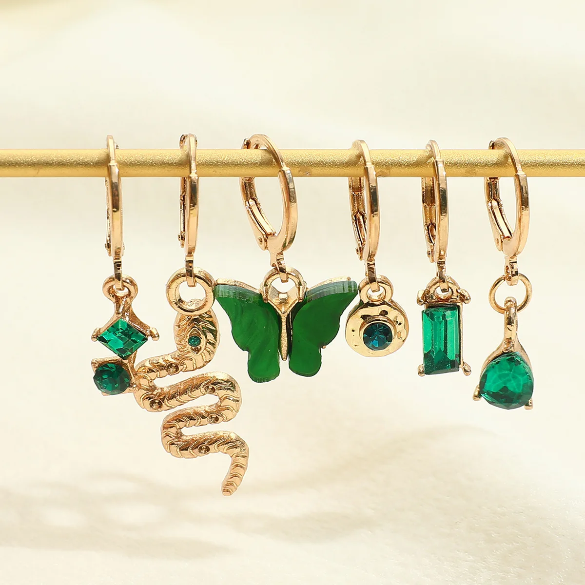 6pcs Mixed Green Stone Geometric Dangle Earrings Set Snake Butterfly Hoop Earrings Ear Cuff Gold Color Women Jewelry Party Gift
6pcs Mixed Green Stone Geometric Dangle Earrings Set Snake Butterfly Hoop Earrings Ear Cuff Gold Color Women Jewelry Party Gift