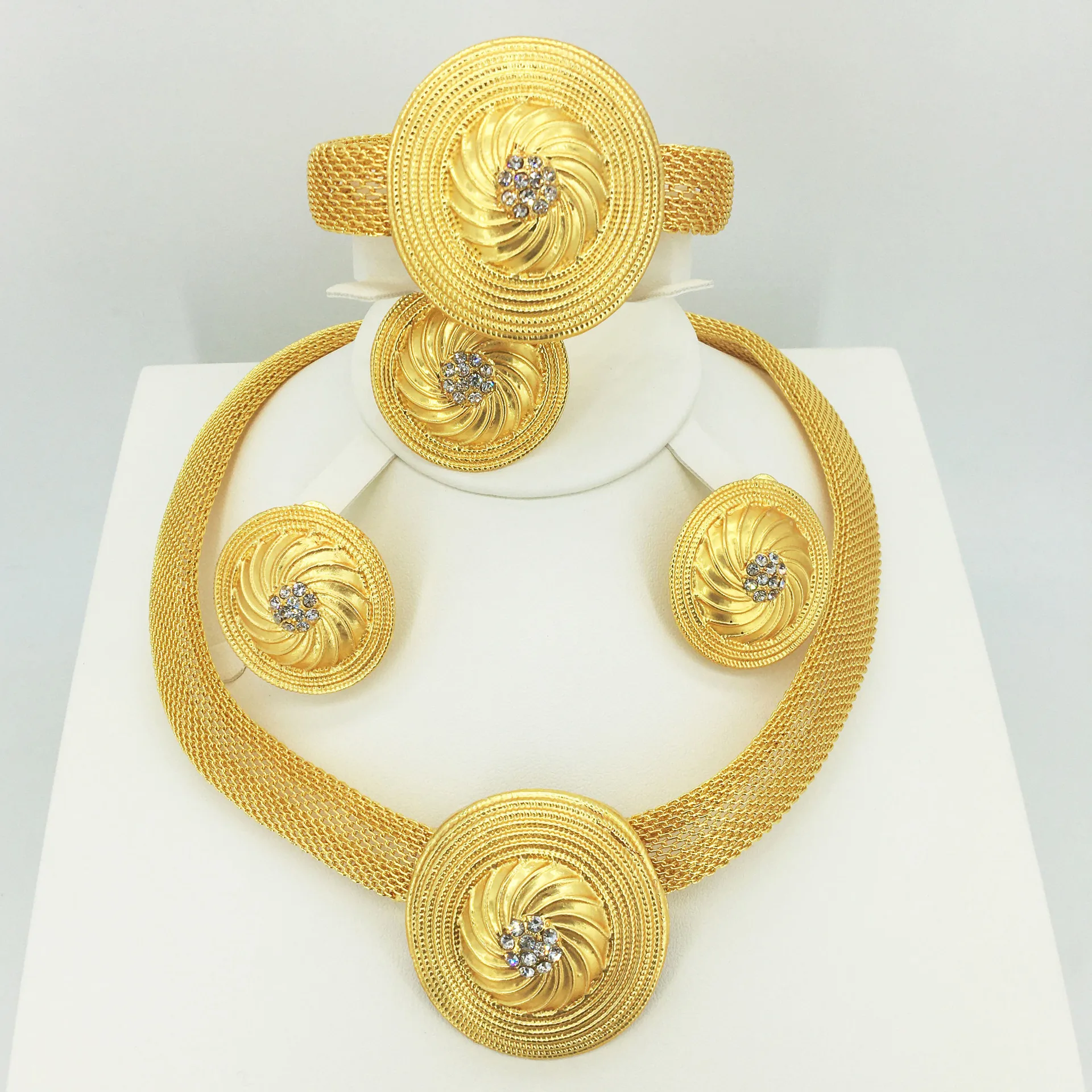 African Nigerian Round Jewelry Set Gold Plated Necklace Set Bracelet Earring Ring Ladies Wedding Dubai Women Party Gift
African Nigerian Round Jewelry Set Gold Plated Necklace Set Bracelet Earring Ring Ladies Wedding Dubai Women Party Gift